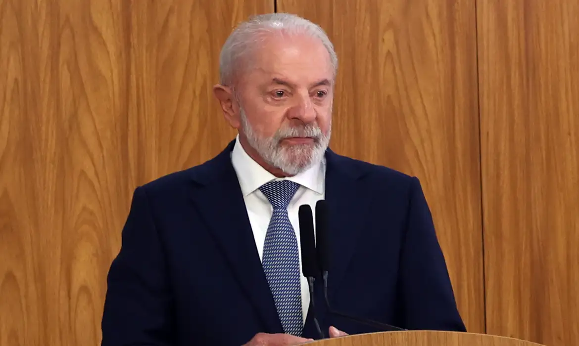 Lula elogia ação histórica de combate ao crime organizado ao mencionar operação contra o PCC.