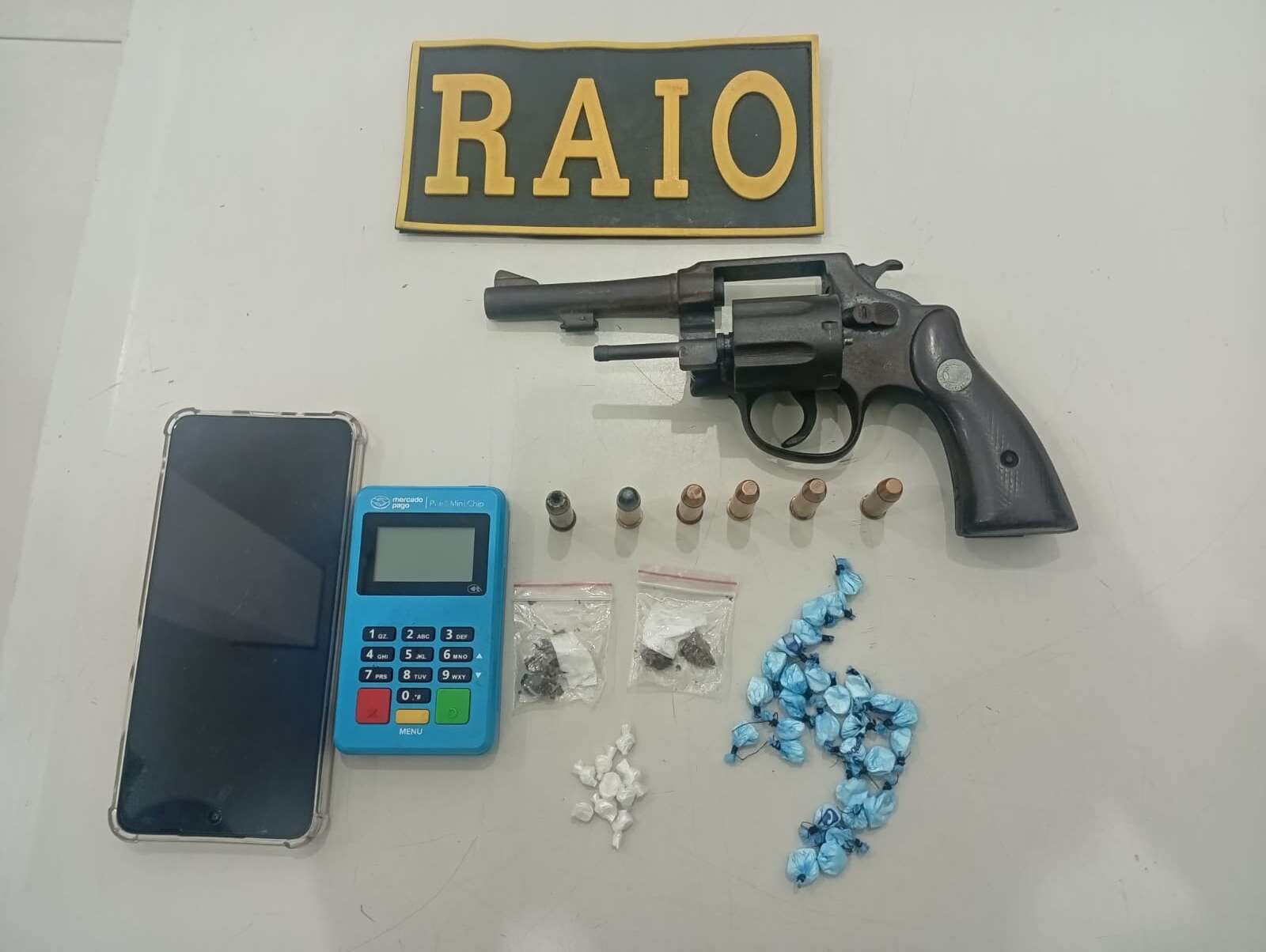 Polícia Militar do Ceará captura indivíduo e apreende arma de fogo e entorpecentes em festa na Aldeota