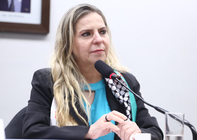 Luizianne lidera debate sobre Inteligência Artificial em Fortaleza