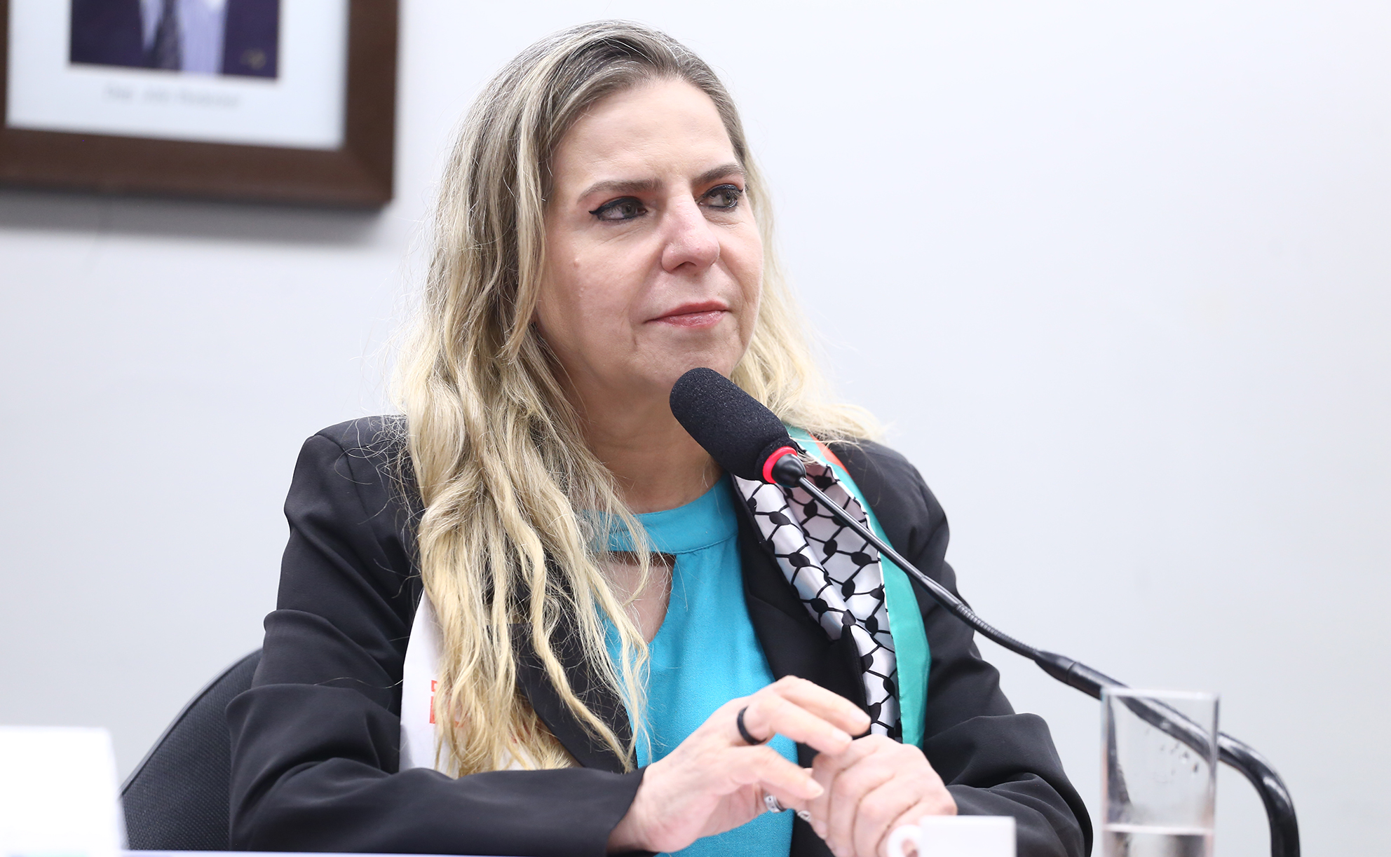 Luizianne lidera debate sobre Inteligência Artificial em Fortaleza