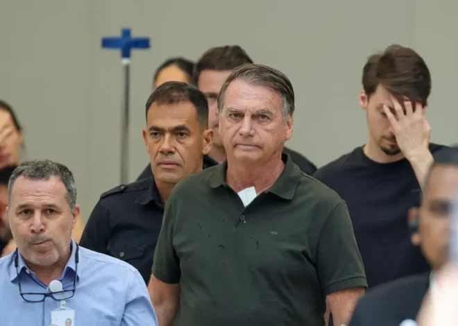 Episódio de soluços volta a incomodar Bolsonaro, porém estado de saúde é considerado estável, afirma relatório médico