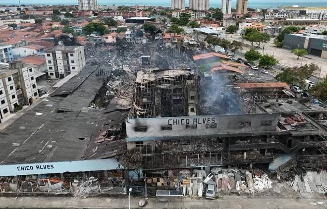 Bombeiros concluem operação de combate a incêndio na Sucata Chico Alves após intensa jornada de quatro dias.