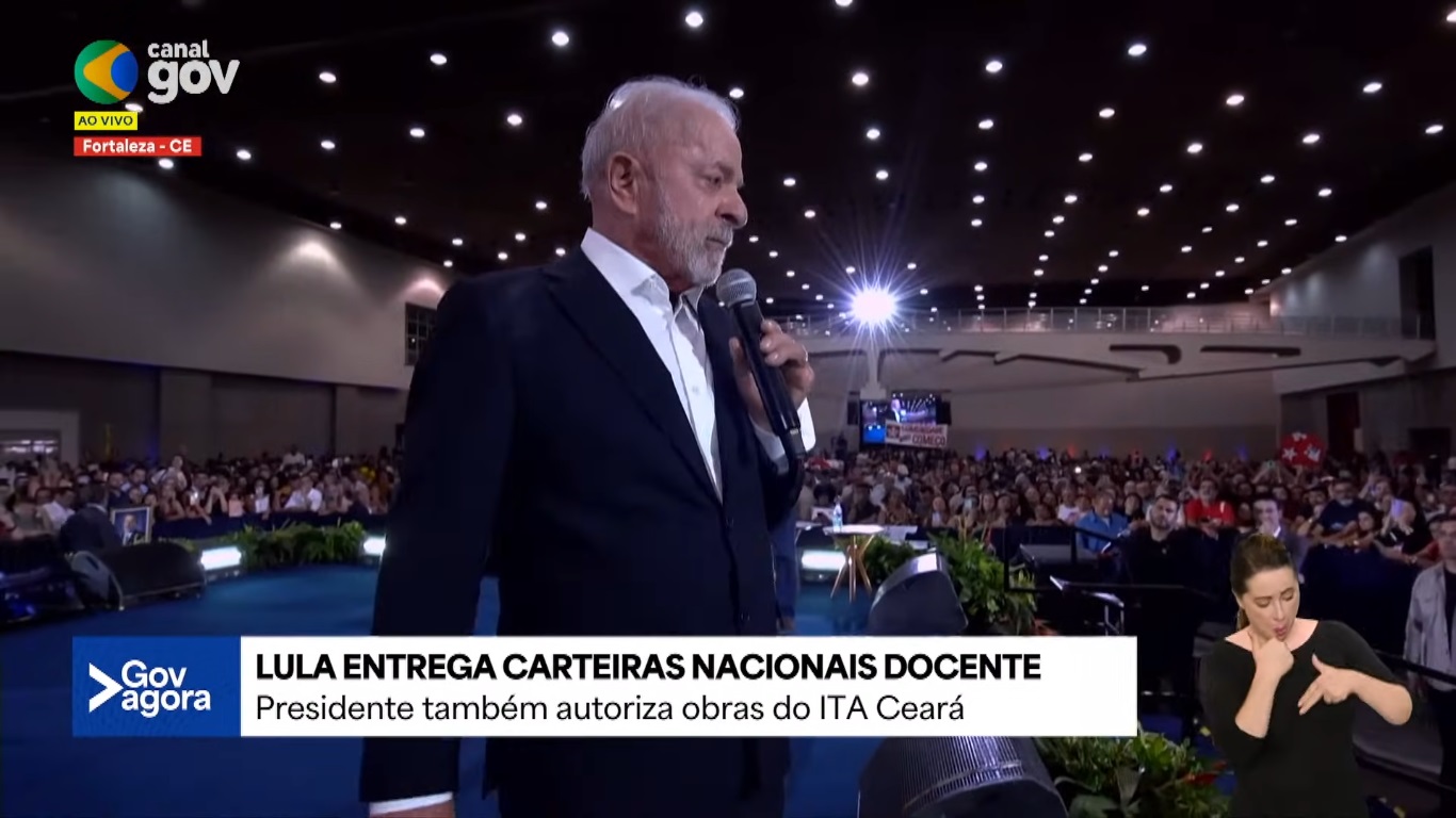 Lula defende oportunidade para filhos de ajudantes de pedreiro se tornarem engenheiros no Ceará.