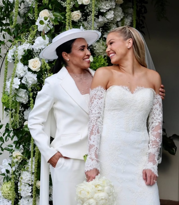 Novamente casada: Marta troca alianças com americana em casamento nos Estados Unidos