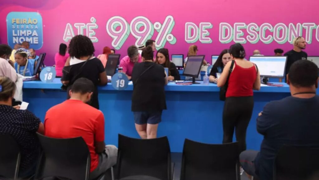 Clientes podem quitar dívidas por menos de R$ 10 com programa Serasa Limpa Nome; saiba como aderir