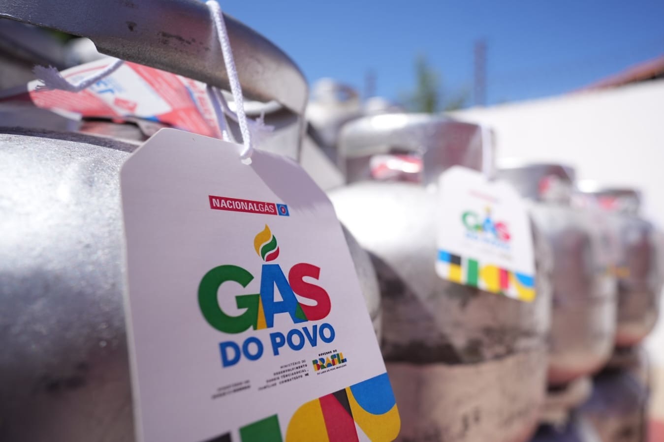 A partir de segunda-feira (23), o Programa Gás do Povo entrega vale-recarga de gás de cozinha aos beneficiários da Caixa.