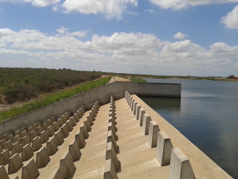 Início do sangramento do primeiro açude no Ceará em 2026; confira os detalhes.