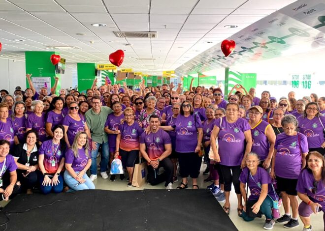 Idosos do projeto FelizIdade caem na folia e brilham em concursos de fantasia em Fortaleza