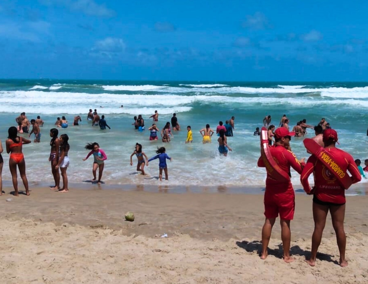Dicas essenciais para evitar afogamentos no Carnaval: confira os cuidados antes de cair na folia aquática.