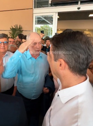 Ciro presta continência para Capitão Wagner e se unem para derrotar o PT.
