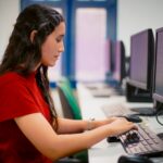 120 vagas gratuitas em curso de tecnologia destinadas a mulheres e pessoas com deficiência são oferecidas em Fortaleza.