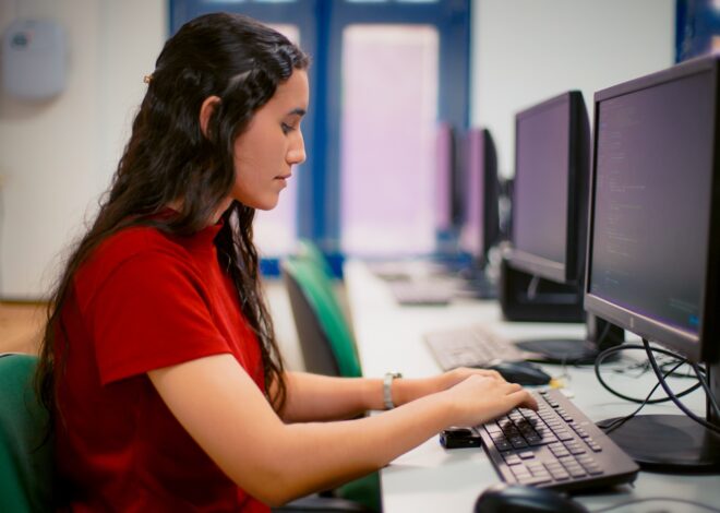 120 vagas gratuitas em curso de tecnologia destinadas a mulheres e pessoas com deficiência são oferecidas em Fortaleza.