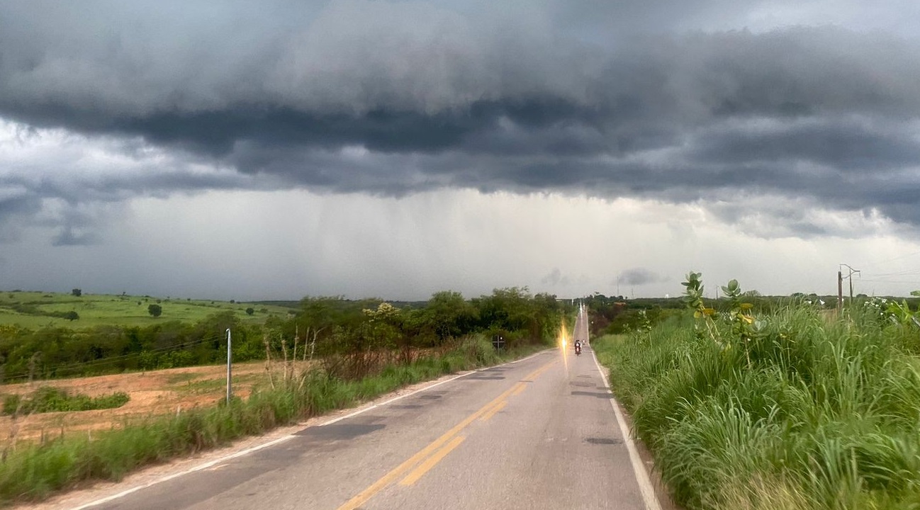 Mais de 100 cidades do Ceará são atingidas por chuvas intensas de domingo para segunda-feira.