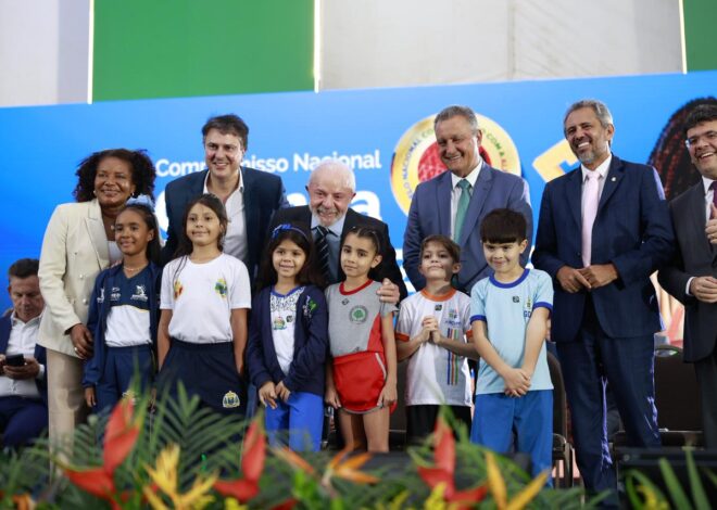 Ceará é premiado com selo de excelência na educação em evento com Elmano, Camilo e Lula