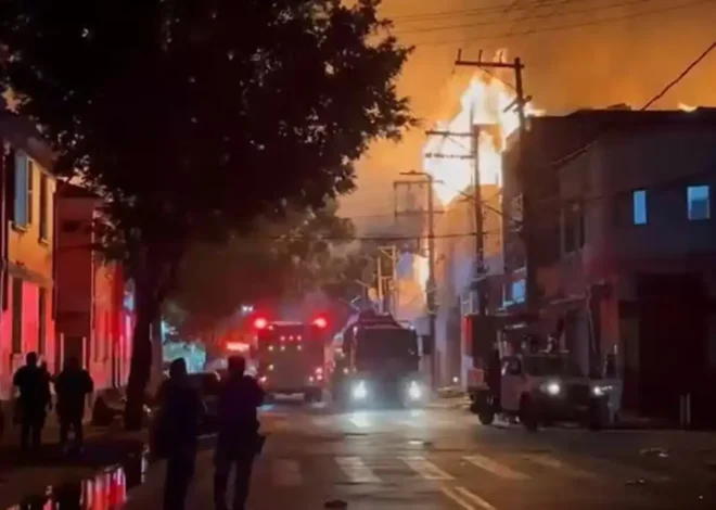 Grande incêndio atinge fábrica no Brás, São Paulo, causando destruição