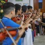 Associação arrecada fundos para proporcionar aulas de música a crianças do bairro Passaré, em Fortaleza.