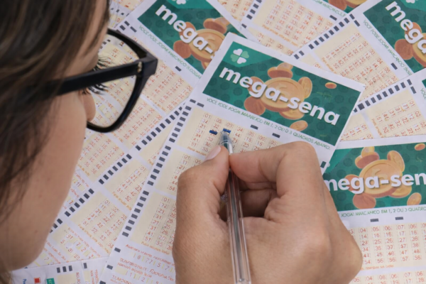 Três sortudos do Ceará ganham prêmios de até R$ 132 mil acertando cinco números da Mega-Sena.