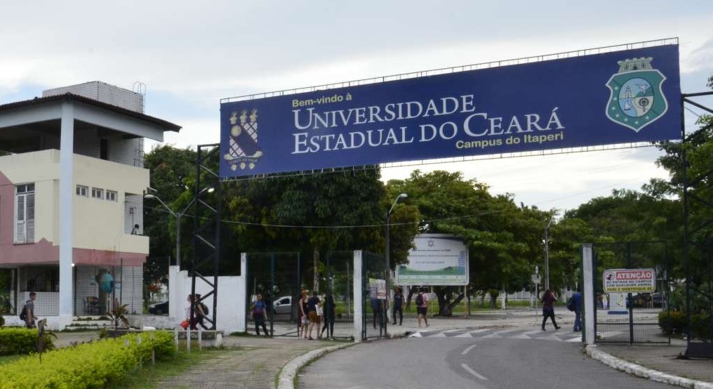Vestibular 2026.2 da Uece atrai mais de 15 mil candidatos na abertura das provas neste domingo (26)