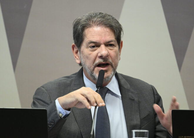 Cid Gomes chama Alcides Fernandes de “pai do André”: “ninguém o conhece