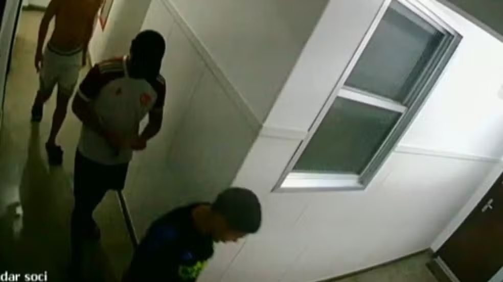 Adolescente é condenado à internação por envolvimento em caso de estupro coletivo em Copacabana