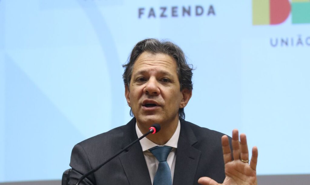 Haddad se refere a Flávio Bolsonaro como “Bolsonarinho” e reafirma suporte à candidatura de Lula