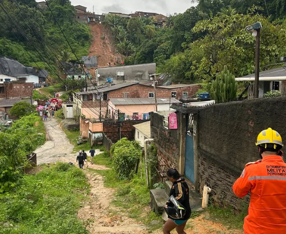 Tempestades em Pernambuco: quatro vidas perdidas e mil desabrigados
