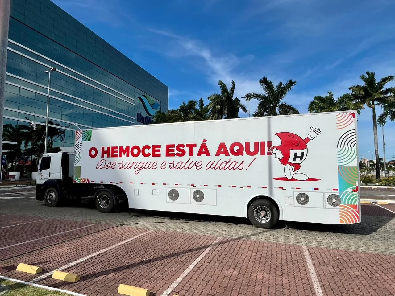 Hemoce promove campanha de doação de sangue e registro de medula óssea em centro comercial de Fortaleza