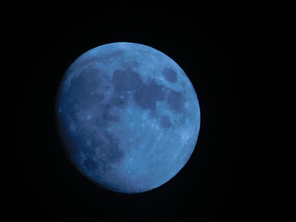 Maio de 2026: um mês especial com duas luas cheias e o que você precisa saber sobre a “Lua Azul